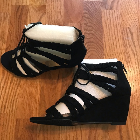 NIB INC Black Wedge Witley Open Toe Sandals 7.5M - Picture 3 of 16